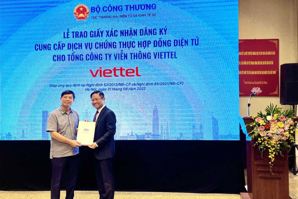 Công bố trao giấy phép dịch vụ hợp đồng điện tử Viettel vContract